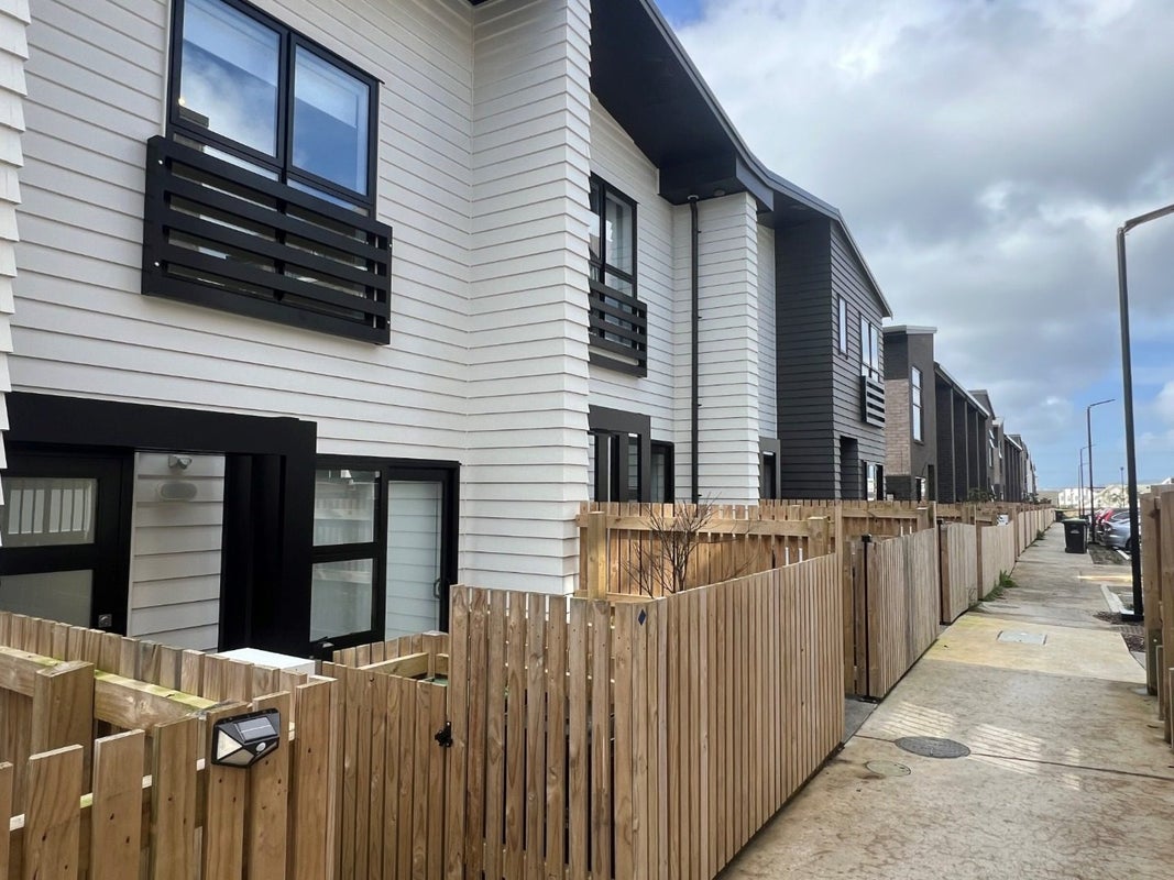 16 Rauemi Way, Te Atatū South, Auckland - Carousel 1