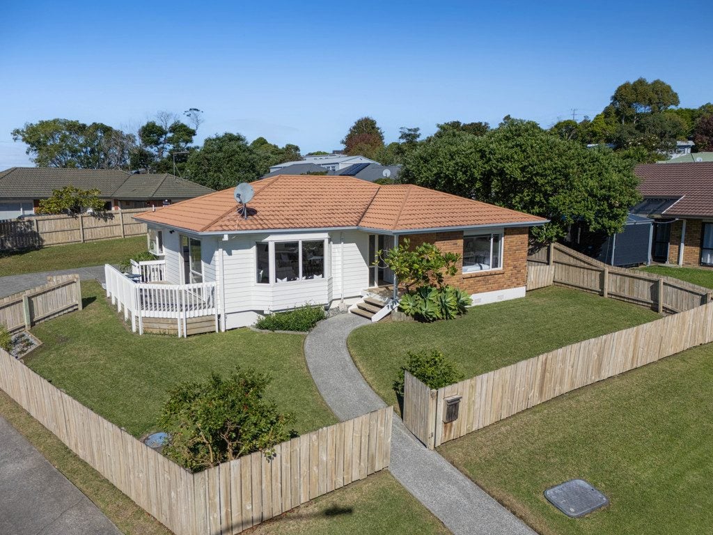 14 Greta Place, Stanmore Bay, Whangaparaoa - Carousel 1