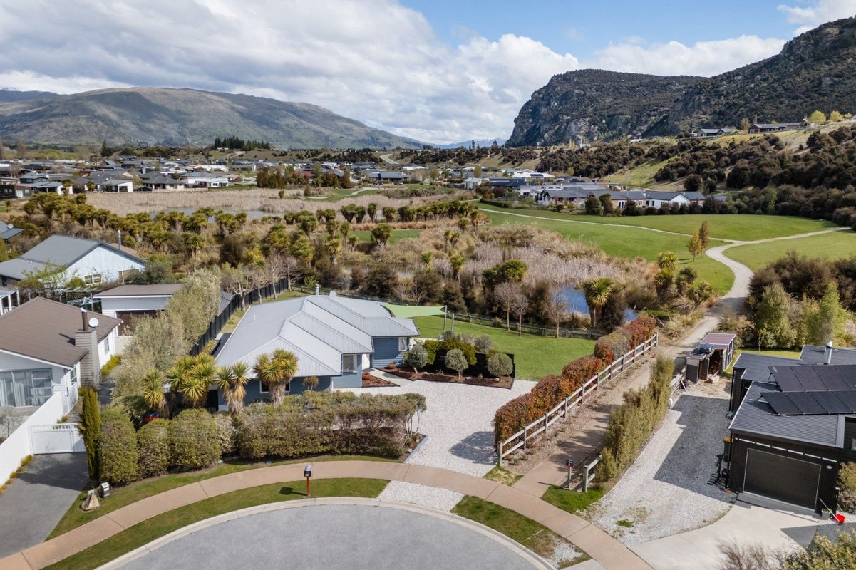 17 Hunt Place, Albert Town, Wanaka - Carousel 1