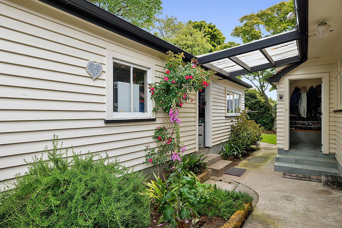 14 Woodleigh Street, Frankleigh Park, New Plymouth - Carousel 23