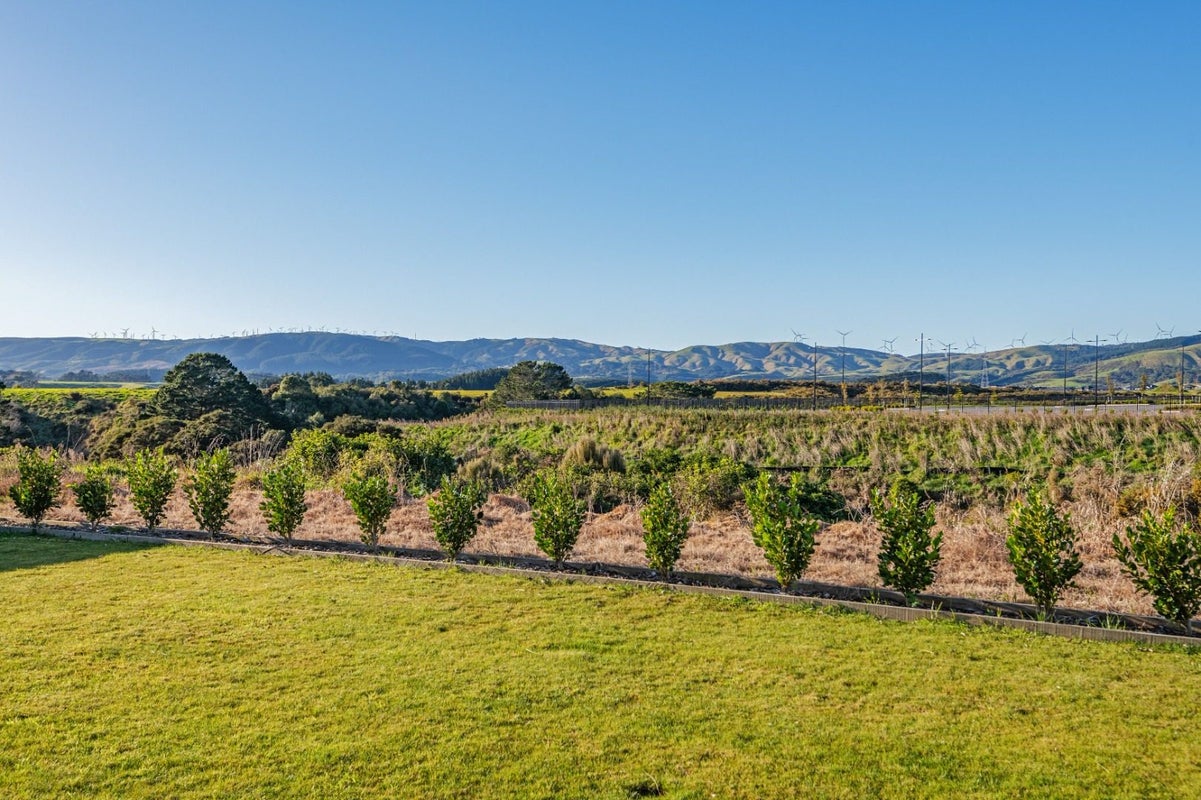 90 Johnstone Drive, Fitzherbert, Palmerston North - Carousel 18