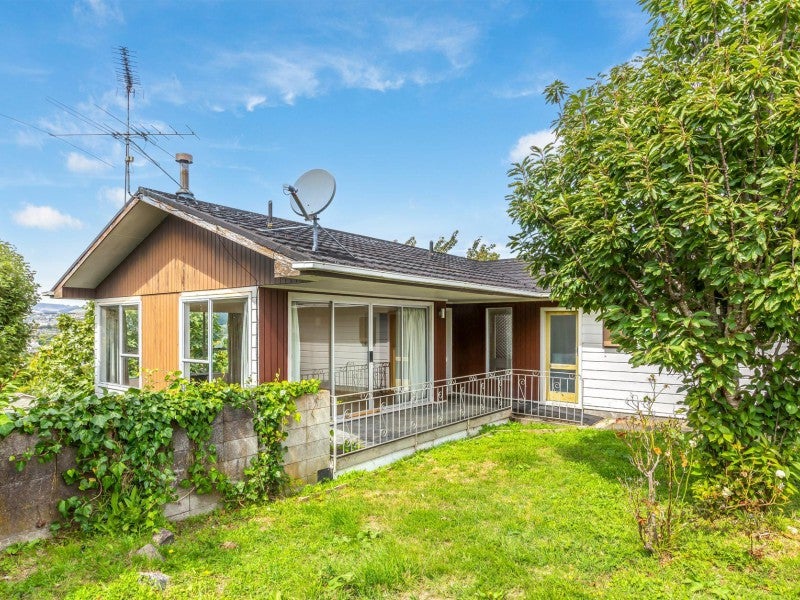 39 Discovery Drive, Whitby, Porirua - Carousel 1