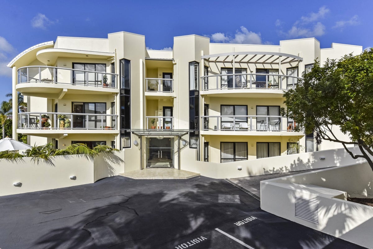 GE/6 COLLINS ST, Takapuna, Auckland - Carousel 18