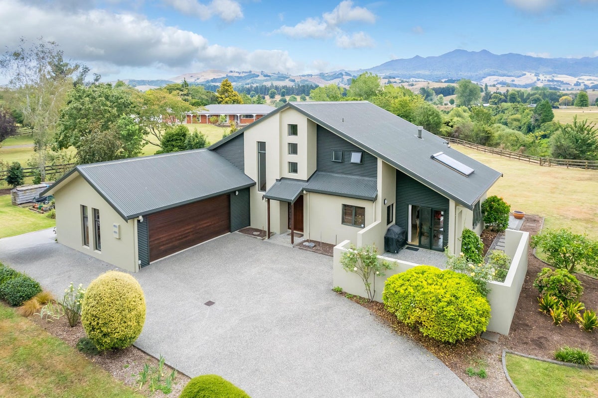 380 Franklin Street, Pirongia, Pirongia - Carousel 1
