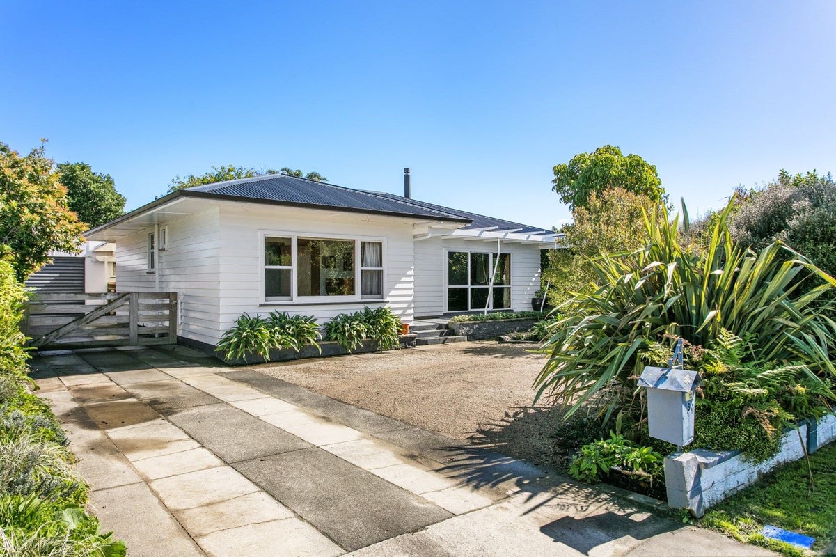 8 Charles Street, Riverdale, Gisborne - Carousel 1