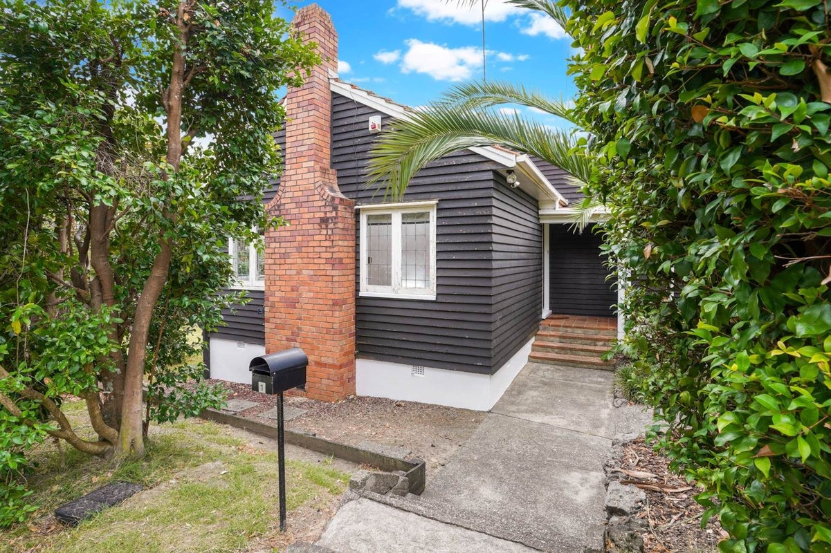 1 Beacholm Road, Takapuna, Auckland - Carousel 1