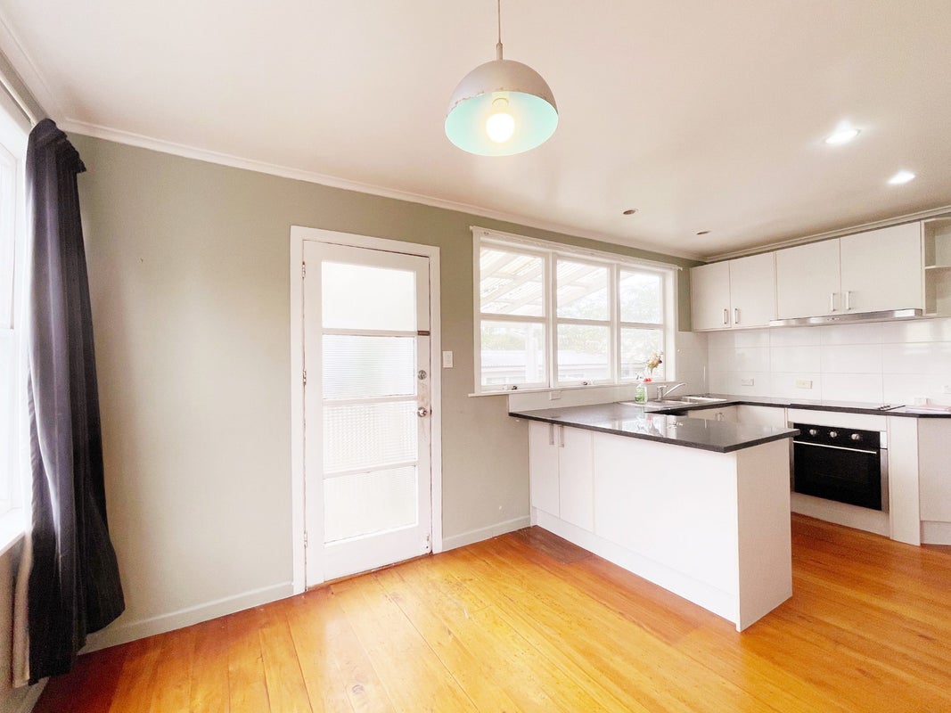 34 Titirangi Road, New Lynn, Auckland - Carousel 2
