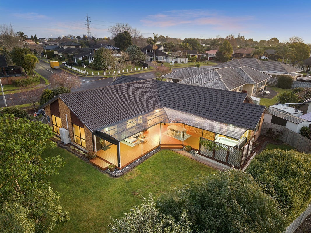 61 Rushgreen Avenue, Pahurehure, Papakura - Carousel 1