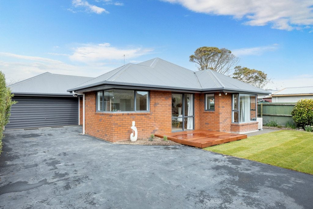 2/14 Farquhars Road, Redwood, Christchurch - Carousel 1