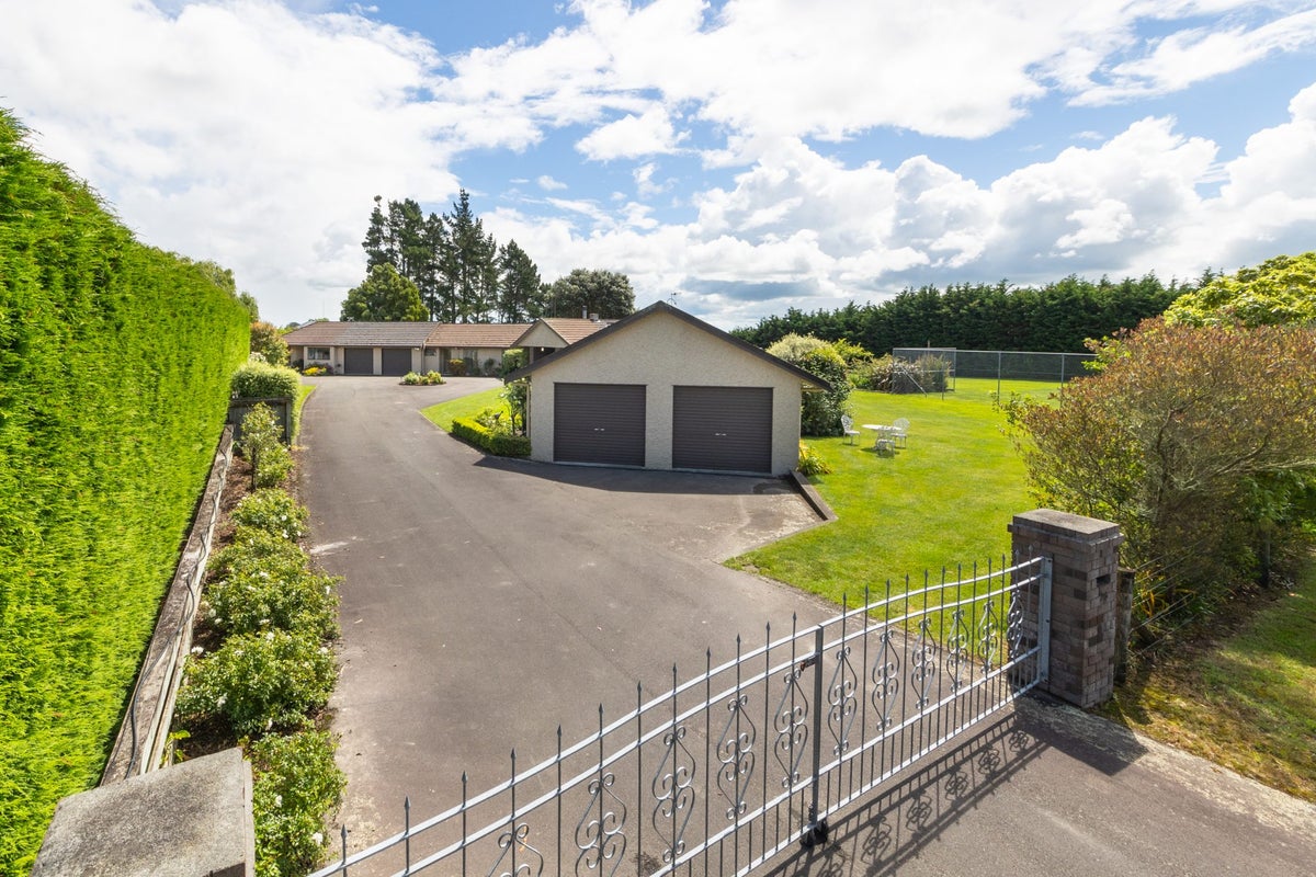 25 Waicola Drive, Fitzherbert, Palmerston North - Carousel 2