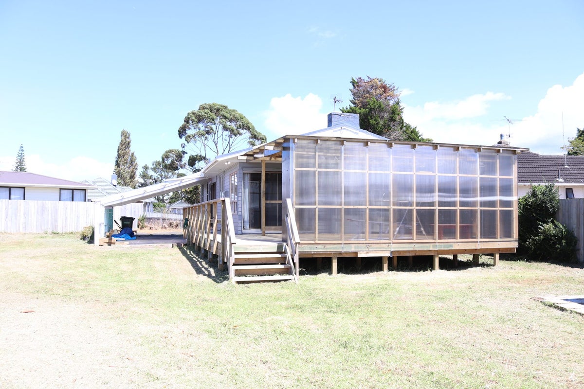 10 Ingleby Place, Kelston, Auckland - Carousel 1
