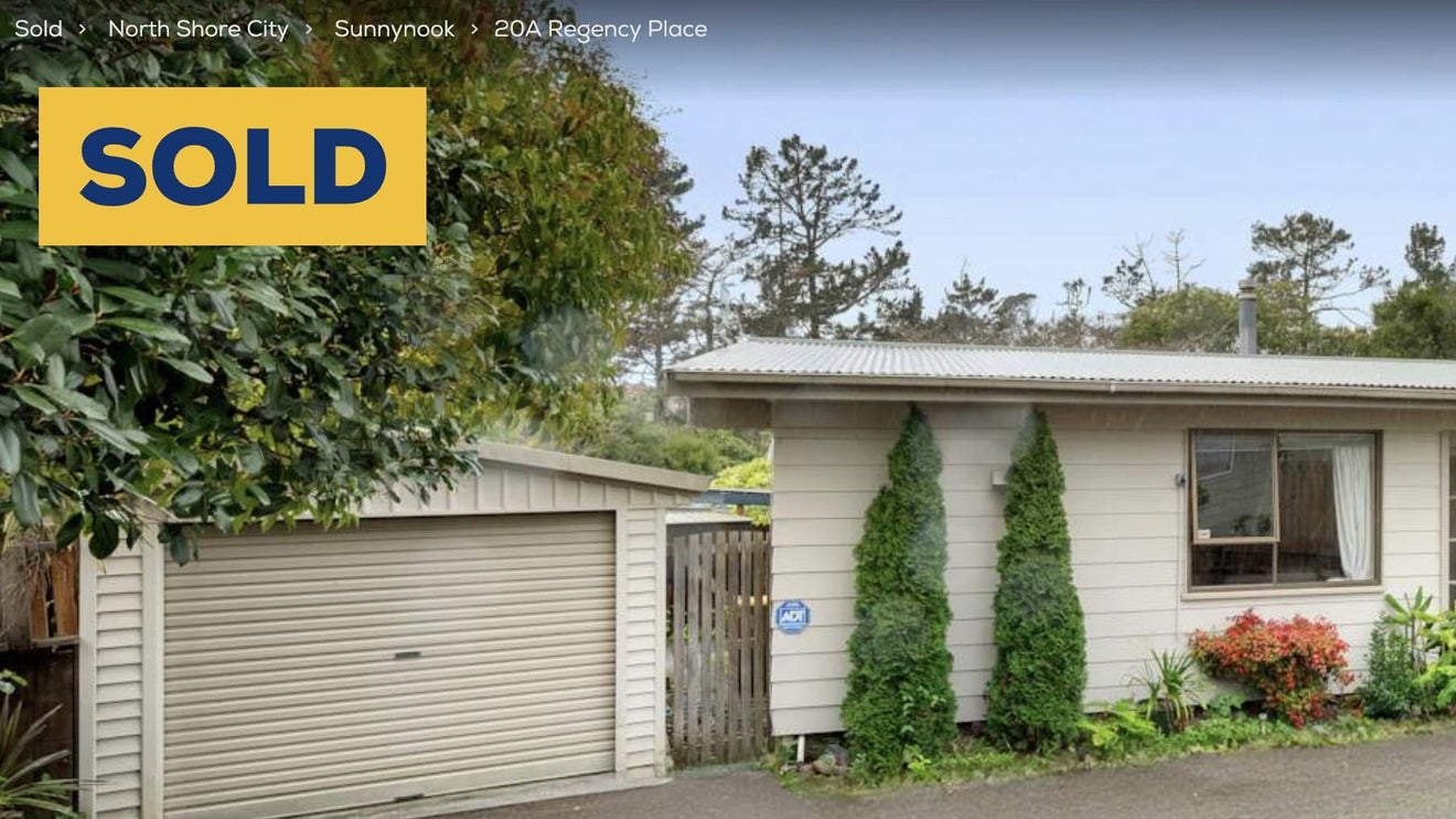 20A Regency Place, Sunnynook, Auckland - Carousel 1