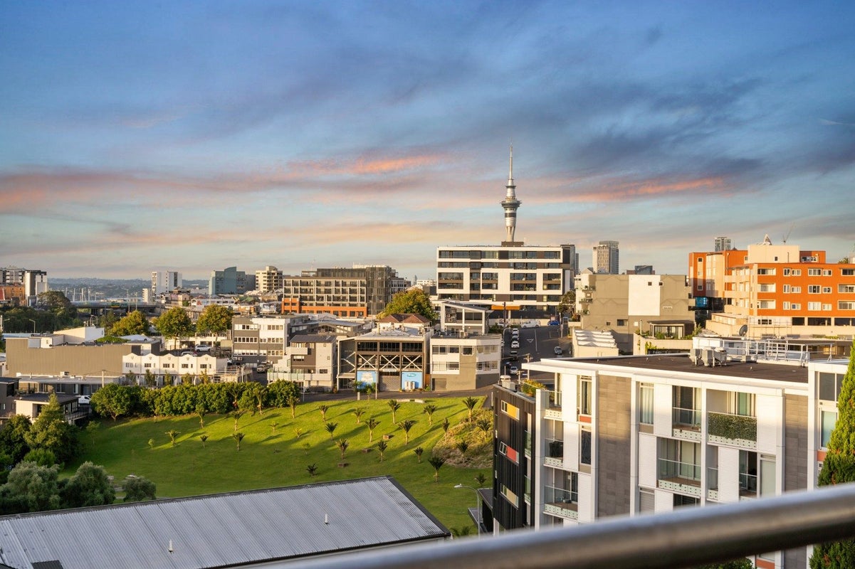4C/4 Rendall Place, Eden Terrace, Auckland - Carousel 2