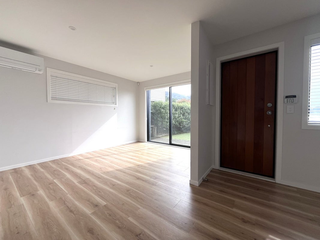 6E Huia Street, Tawa, Wellington - Carousel 2