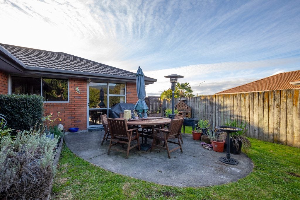 8 Maple Crescent, Richmond - Carousel 17