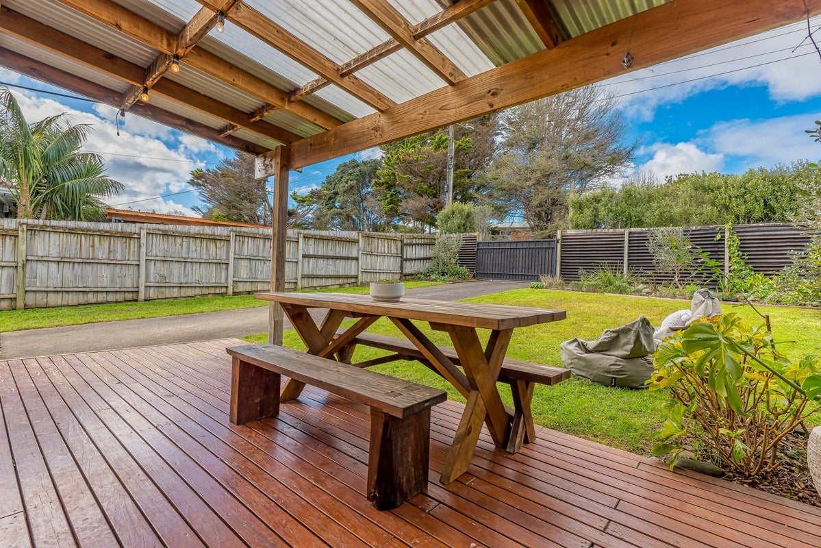 10 Marie Crescent, Te Atatu South, Auckland - Carousel 2