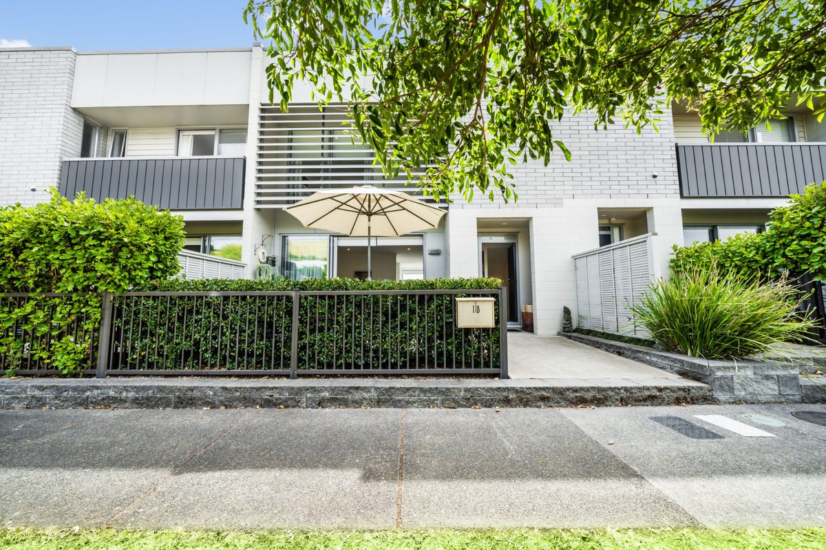 11B Fynes Avenue, Stonefields, Auckland - Carousel 1