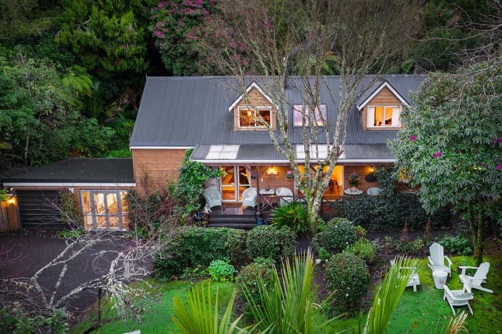 13 Bush Road, Waiatarua, Auckland - Carousel 1