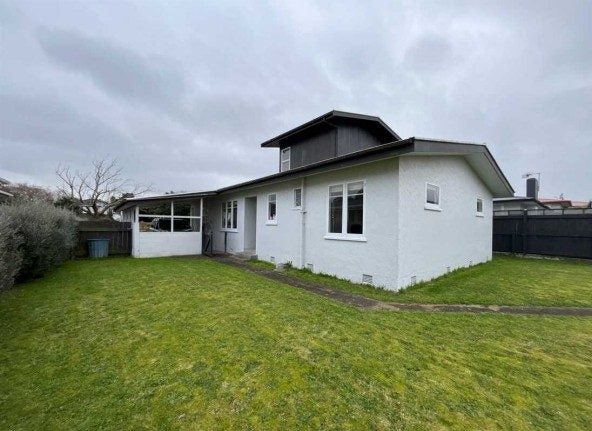 16 Newcastle Street, Hokowhitu, Palmerston North - Carousel 2