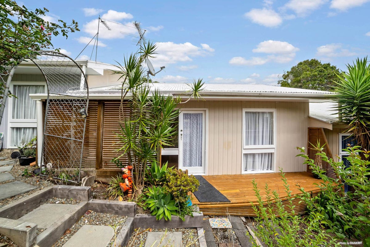 2/21 Beswick Place, Birkdale, Auckland - Carousel 1
