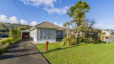 84 Oxford Street, Tawa, Wellington - Carousel 1