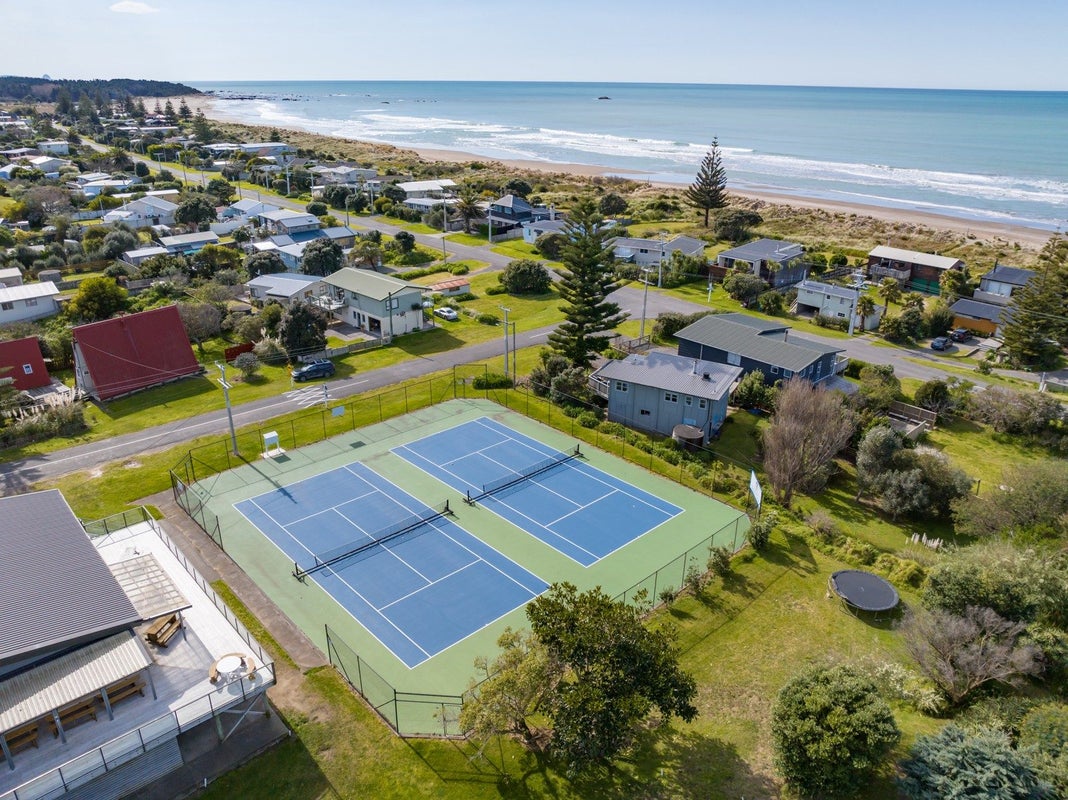 90 Pinedale Crescent, Riversdale Beach - Carousel 1