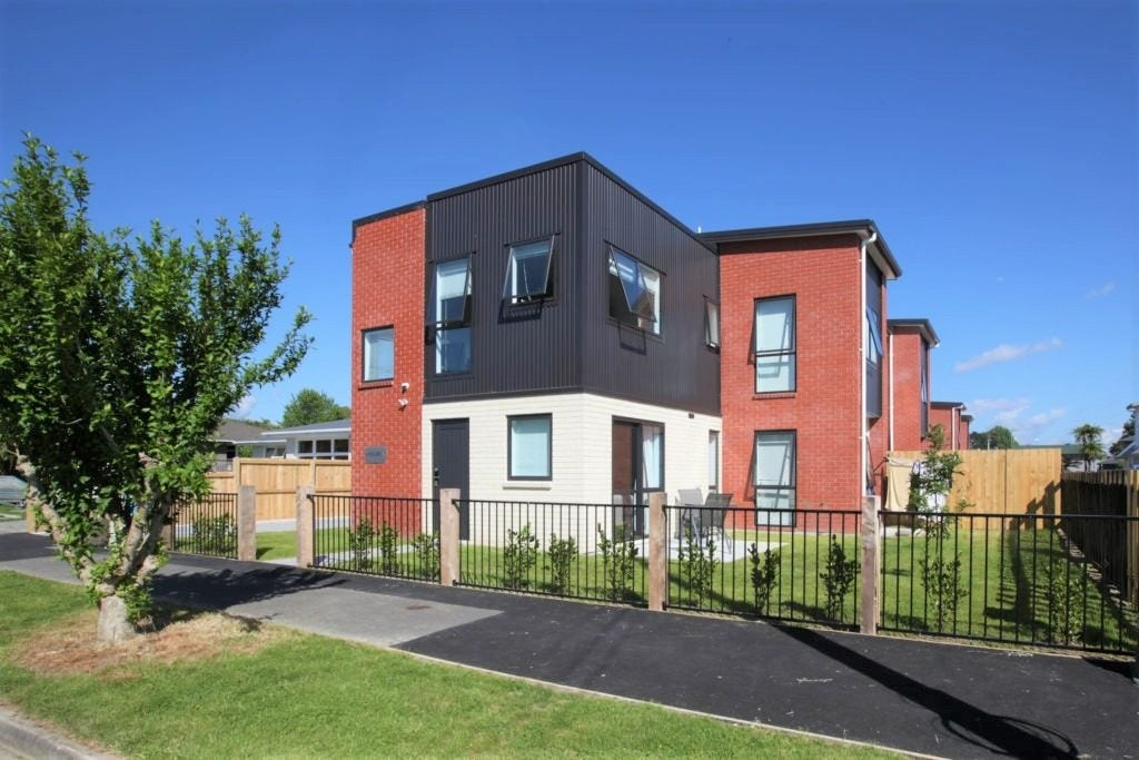 4/7 Greta Street, Glenview, Hamilton - Carousel 2