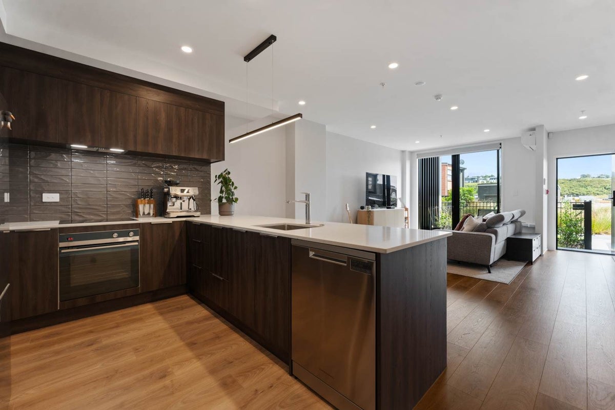 7/18 Karengo Street, Long Bay, Auckland - Carousel 2