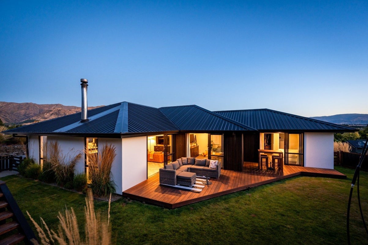 9 Sarges Way, Wanaka - Carousel 1