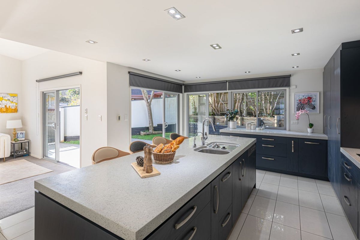 16A Capricorn Place, Browns Bay, Auckland - Carousel 2