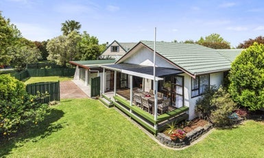 8 Orinda Close, Botany Downs, Auckland - Carousel 1