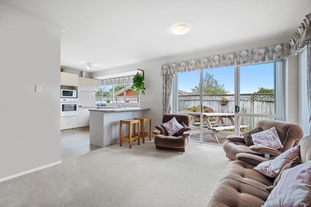 9 Huntington Drive, Huntington park, Auckland - Carousel 2