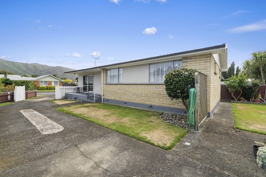 15 Riversdale Road, Clouston Park, Upper Hutt - Carousel 21