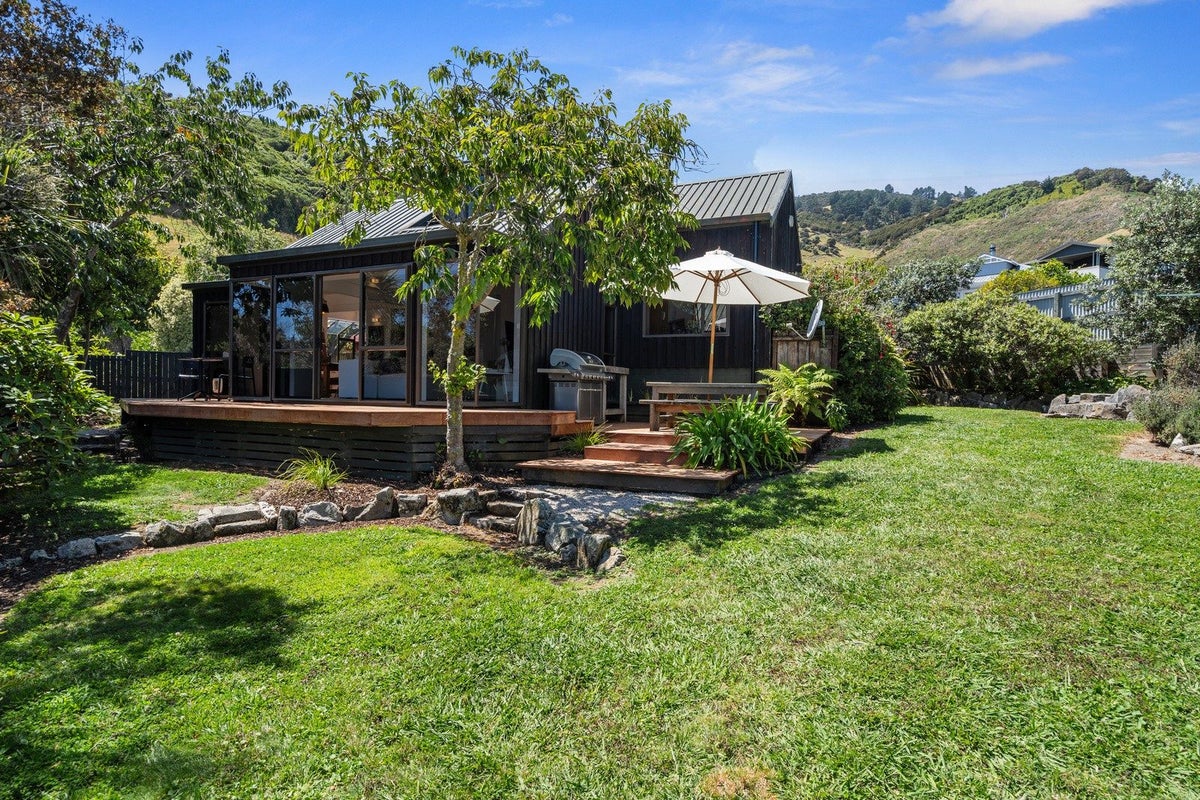 18 Werneth Street, Atawhai, Nelson - Carousel 1