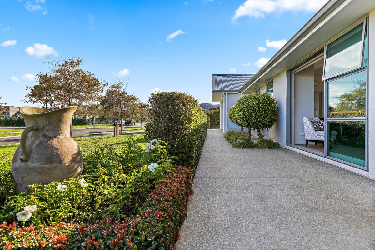 8 Wrybill Way, POINT WELLS, Point Wells - Carousel 2