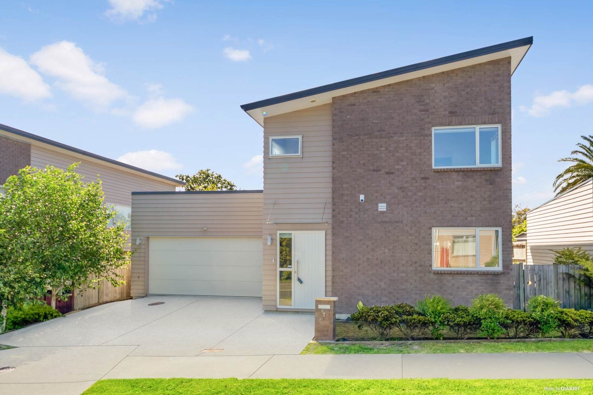 7 Sunshine Boulevard, Sunnyvale, Auckland - Carousel 1