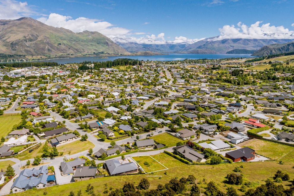 11B Fastness Crescent, Wanaka - Carousel 1