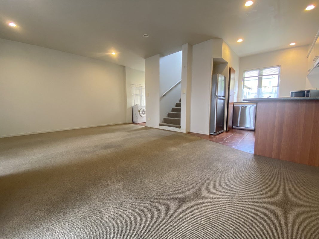 5 Mt Lebanon Lane, Henderson, Auckland - Carousel 2