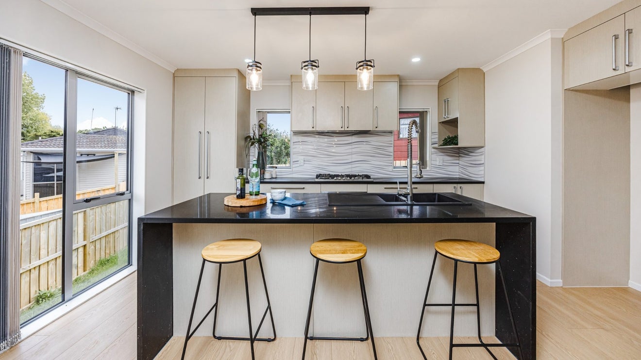 68D Henwood Road, Mangere East, Auckland - Carousel 1