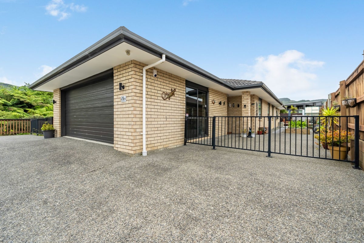 75 Percy Kinsman CREScent, Riverstone Terraces, UPPER HUTT - Carousel 1