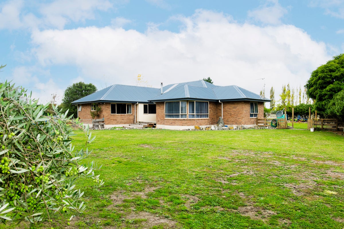 32 Bushmere Road, Gisborne - Carousel 2