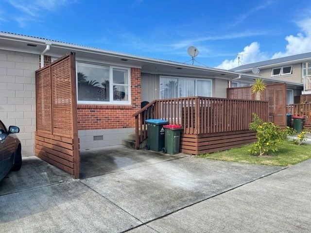 4/18 Alverston Street, Waterview, Auckland - Carousel 2