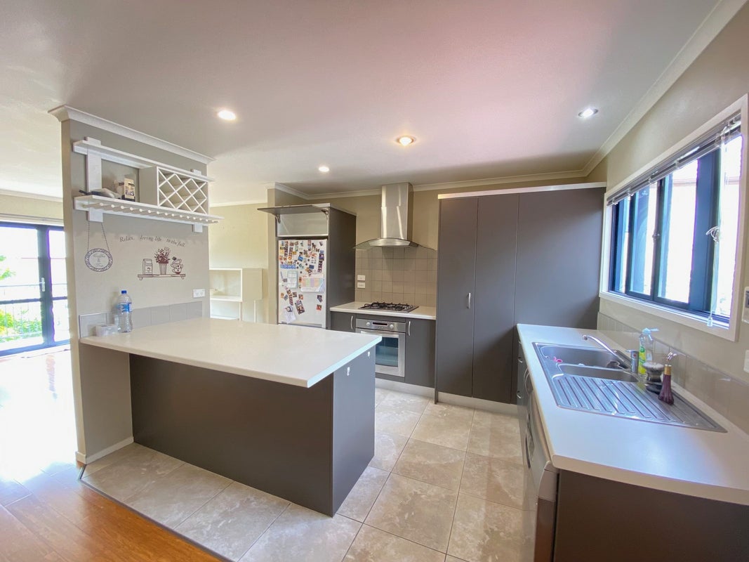 14 Vicente Place, Oteha, Auckland - Carousel 2