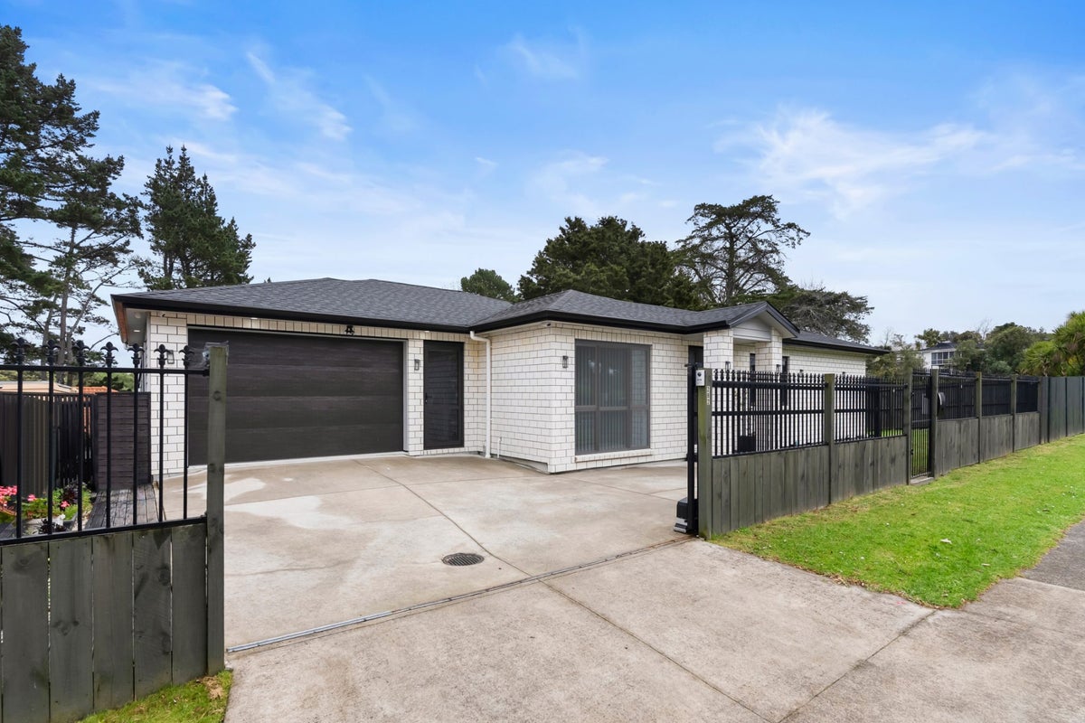 282 Mahia Road, Weymouth, Auckland - Carousel 1