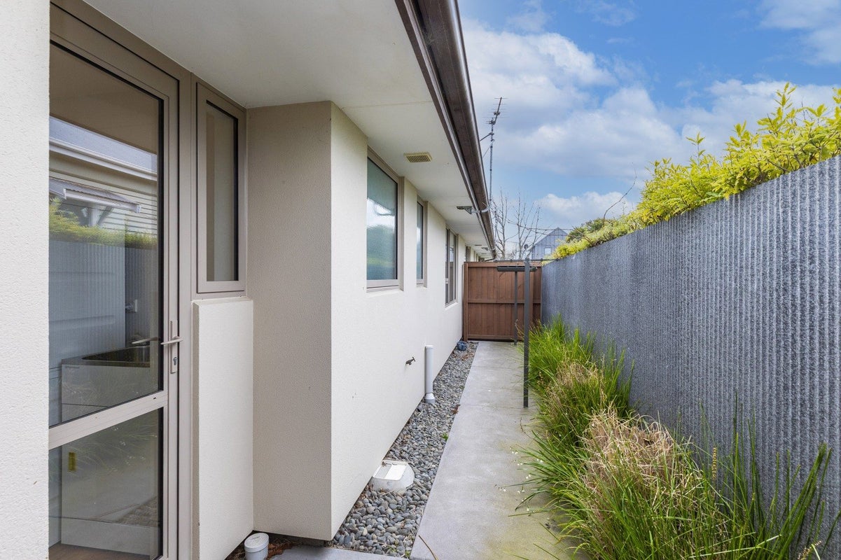 2/28 Oxley Avenue, St Albans, Christchurch - Carousel 17