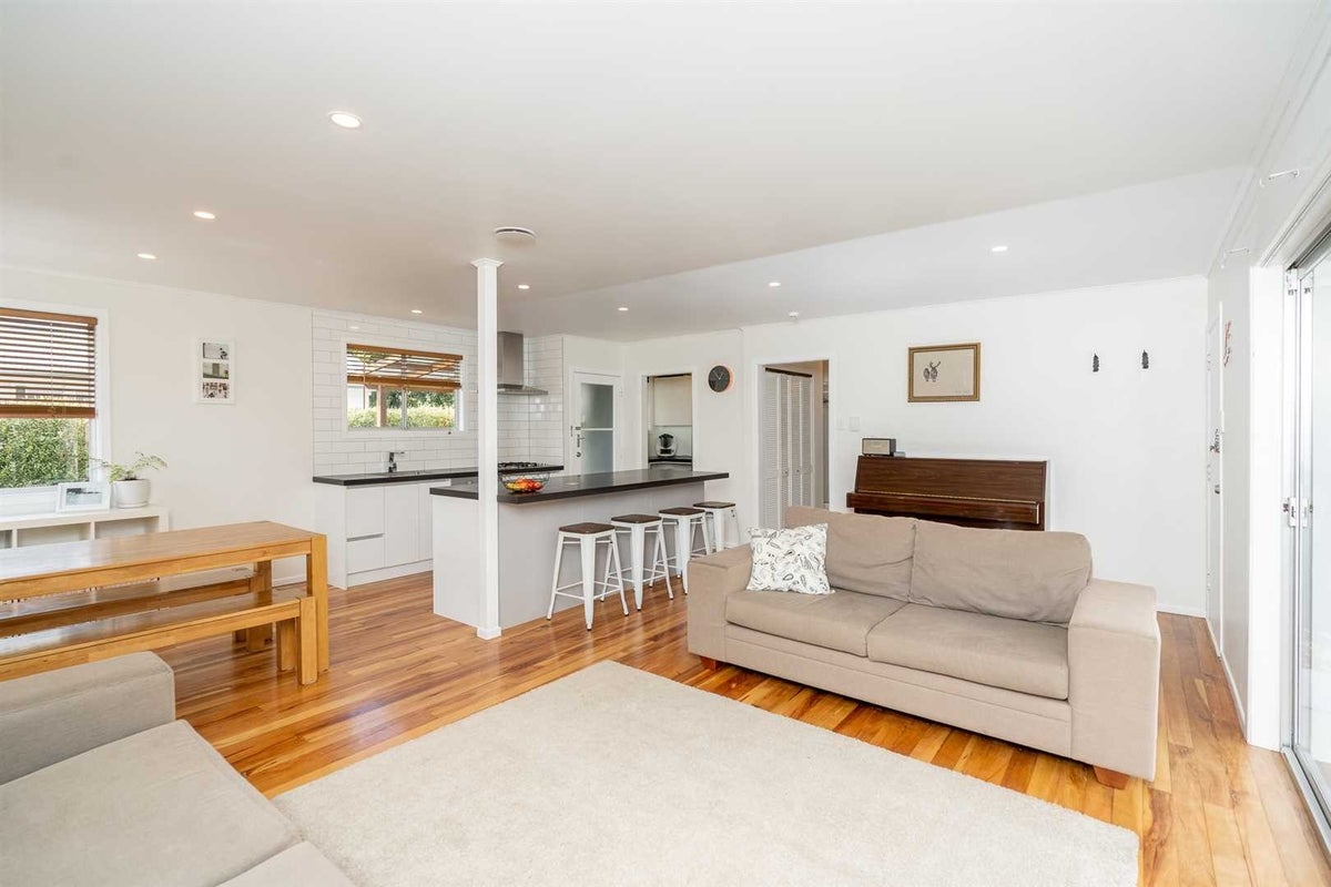 16 Sadler Street, Fairview Downs, Hamilton - Carousel 2