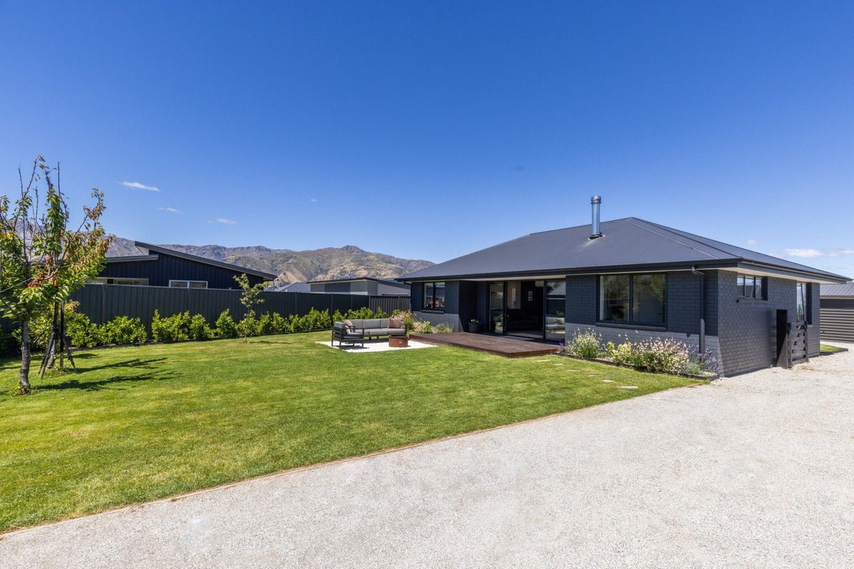14 Teal Place, Lake Hawea, Wanaka - Carousel 2