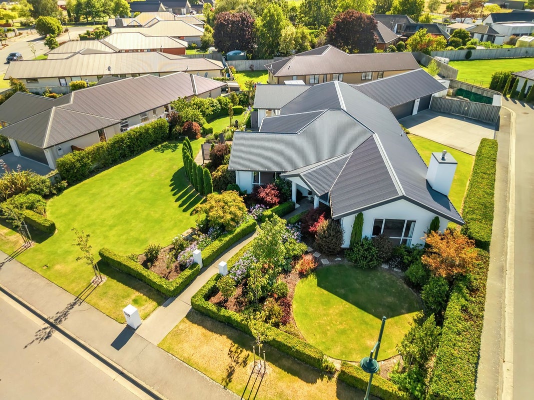 11 Charlesworth Drive, Allenton, Ashburton - Carousel 1