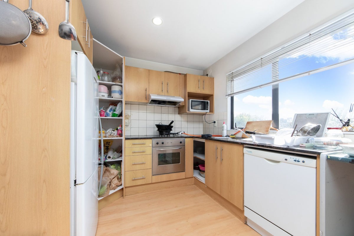 1/12 Crown Lynn Place, New Lynn, Auckland - Carousel 2