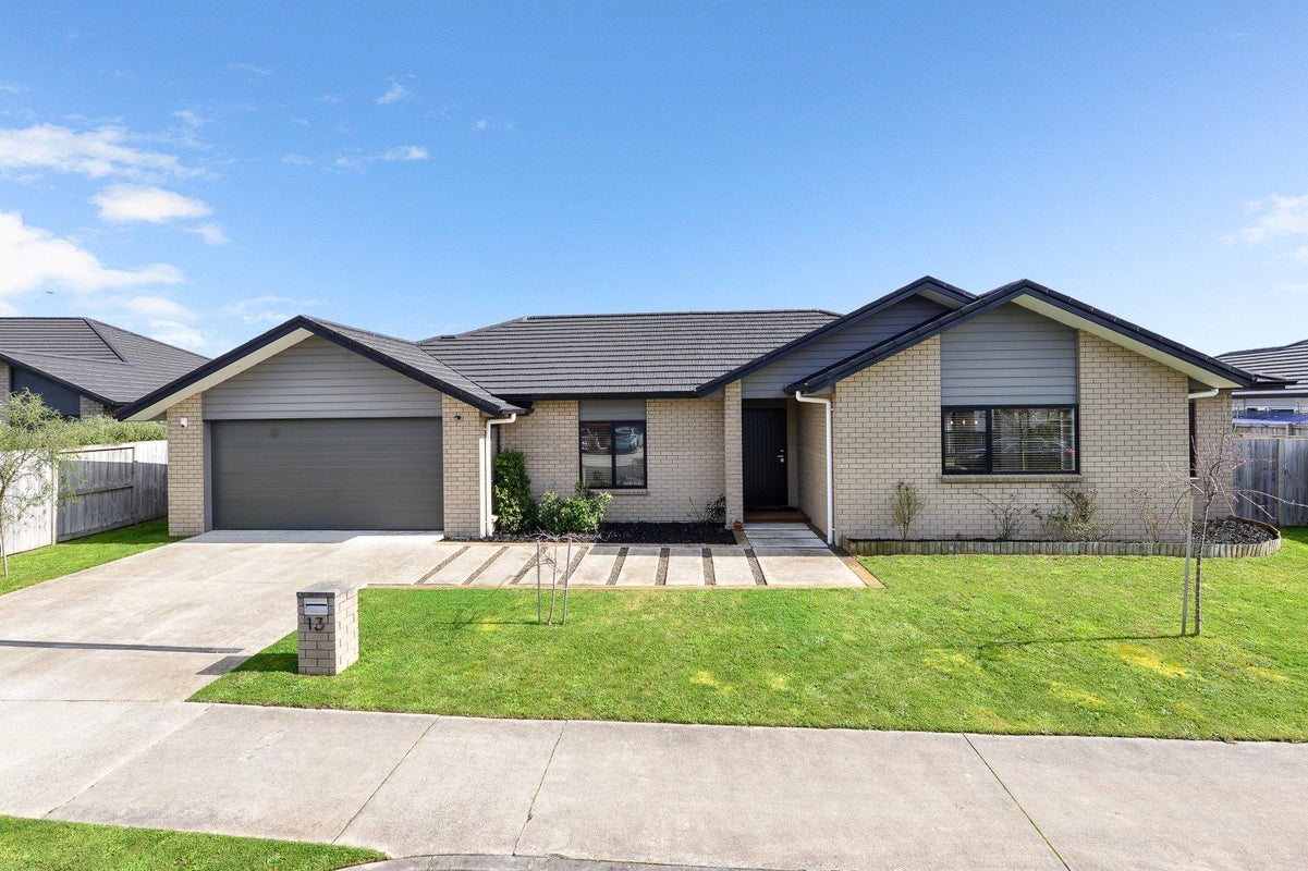 13 Maggie Place, Chartwell, Hamilton - Carousel 1